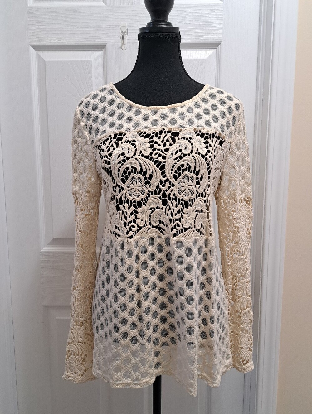 Sunday in Brooklyn Anthropologie Cream Crochet Lace Top Size Medium Boho Neutral